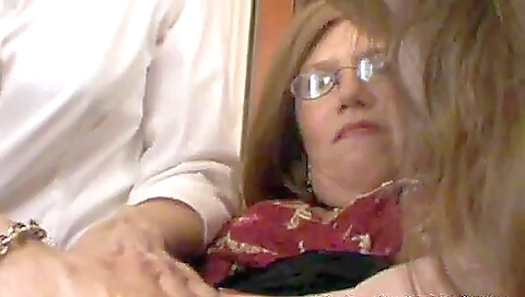 Fabulous mature woman stepmom seduces a guy and gets fucked hard