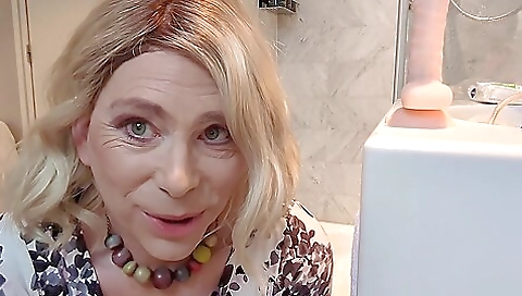 Amateur milf with a nice ass fucked in the hotel room